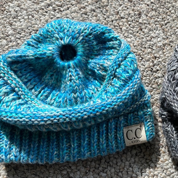 CC KIds BLue knit hat with pony tail hole - Picture 2 of 2